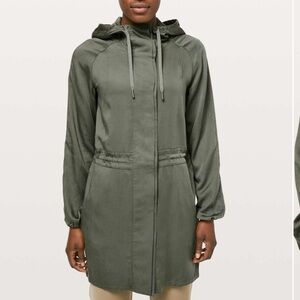 Lululemon olive City Stroll lightweight jacket size 4